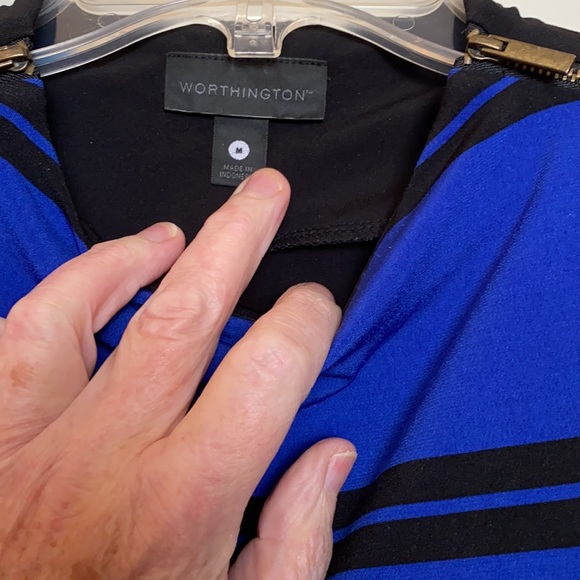 WORTHINGTON BLACK/BLUE/WHITE SLEEVELESS TOP WITH ZIPPER COLLAR ON EACH SIDE! - Picture 2 of 7